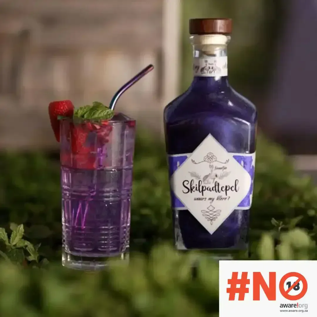 Skilpadtepel jenewer en 'n gemengde skemerkelkies met bewussyn-merk oor verantwoordelike gebruik